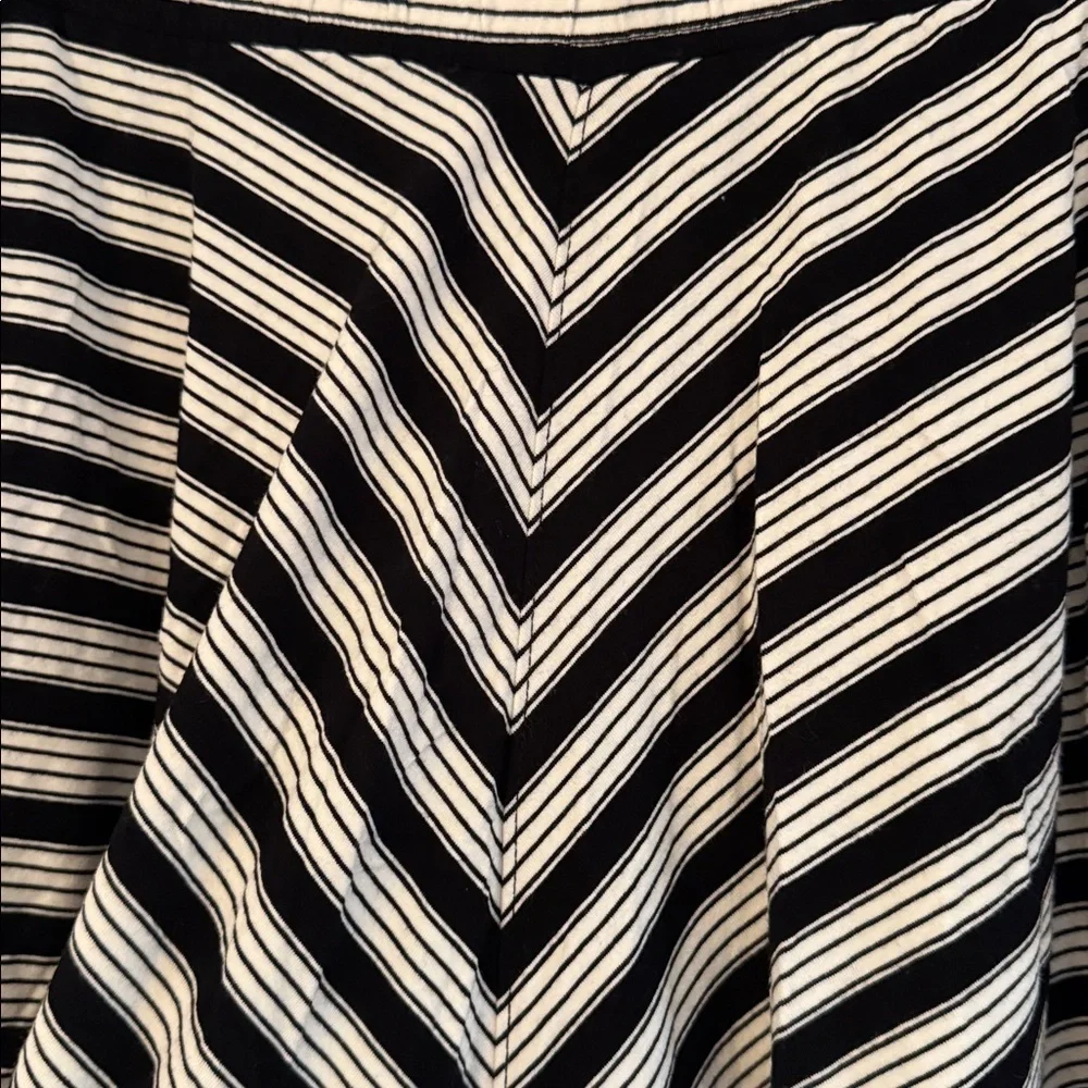 LOFT Black and White Striped Skater Skirt with Pockets Size Small - Picture 2 of 6